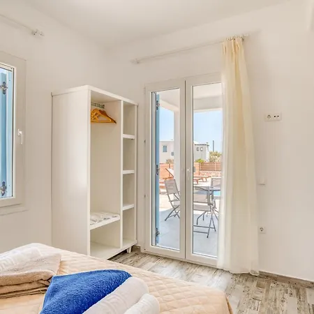 Ippocampos Seaside Serenity - Unwind At Paros Poolside Retreats Apartment *