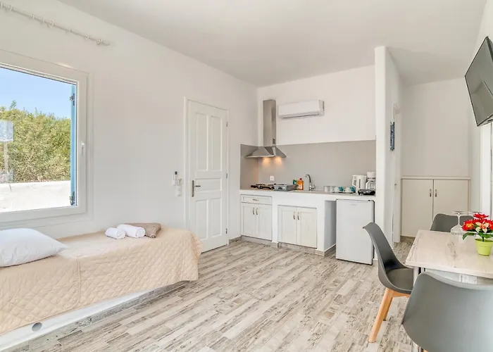 Apartment Ippocampos Seaside Serenity - Unwind At Paros Poolside Retreats *