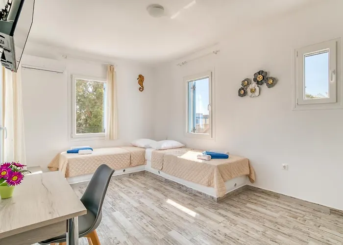Ippocampos Seaside Serenity - Unwind At Paros Poolside Retreats Apartment