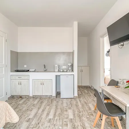 Ippocampos Seaside Serenity - Unwind At Paros Poolside Retreats Lejlighed Alikí